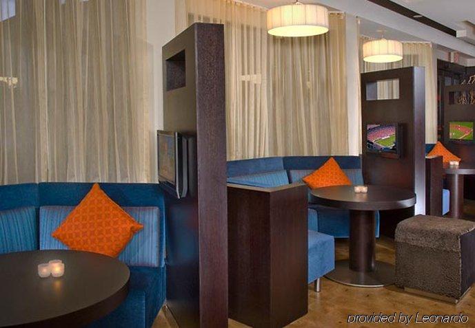 Courtyard Birmingham Хувър Ресторант снимка