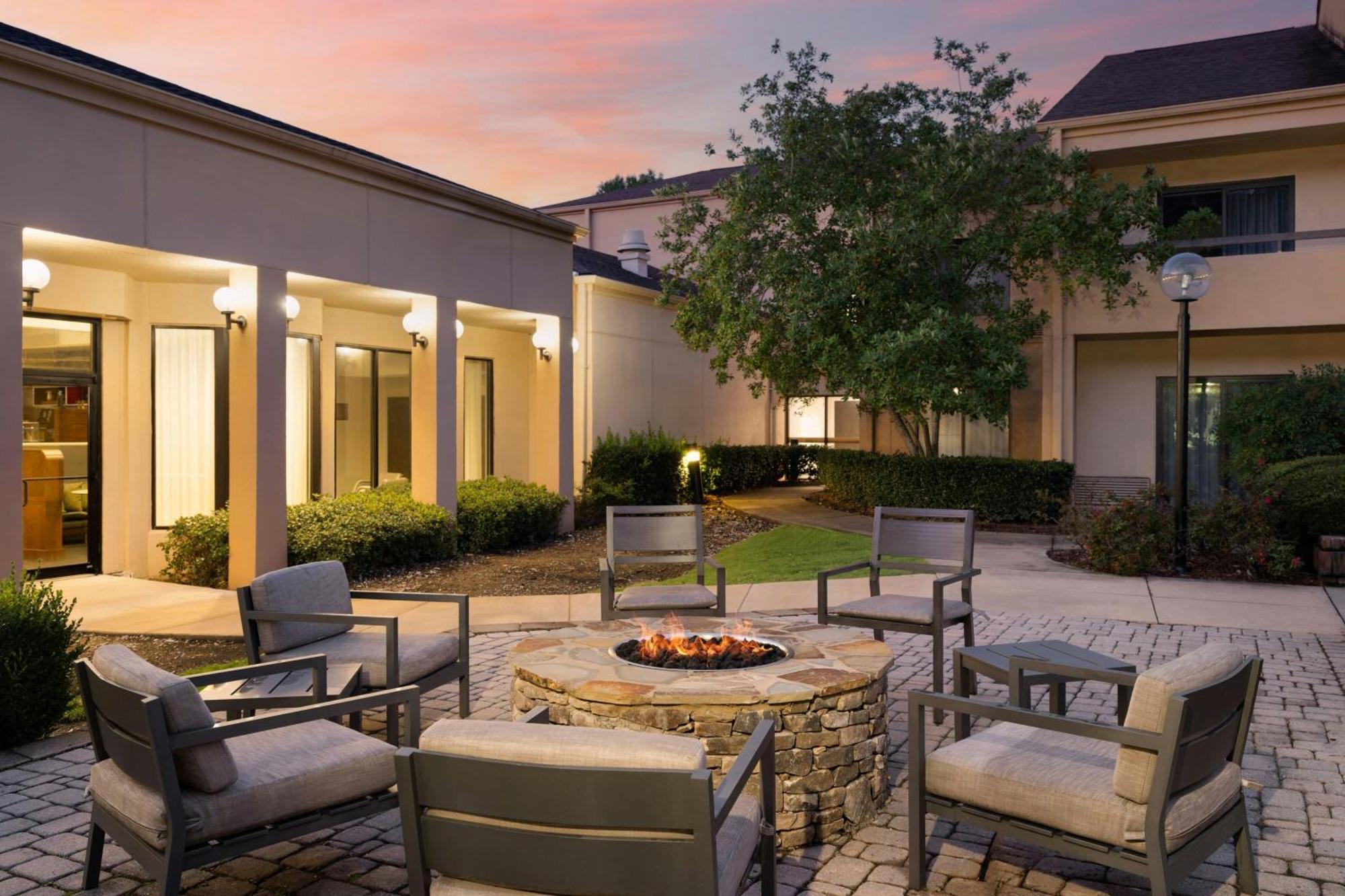 Courtyard Birmingham Хувър Екстериор снимка