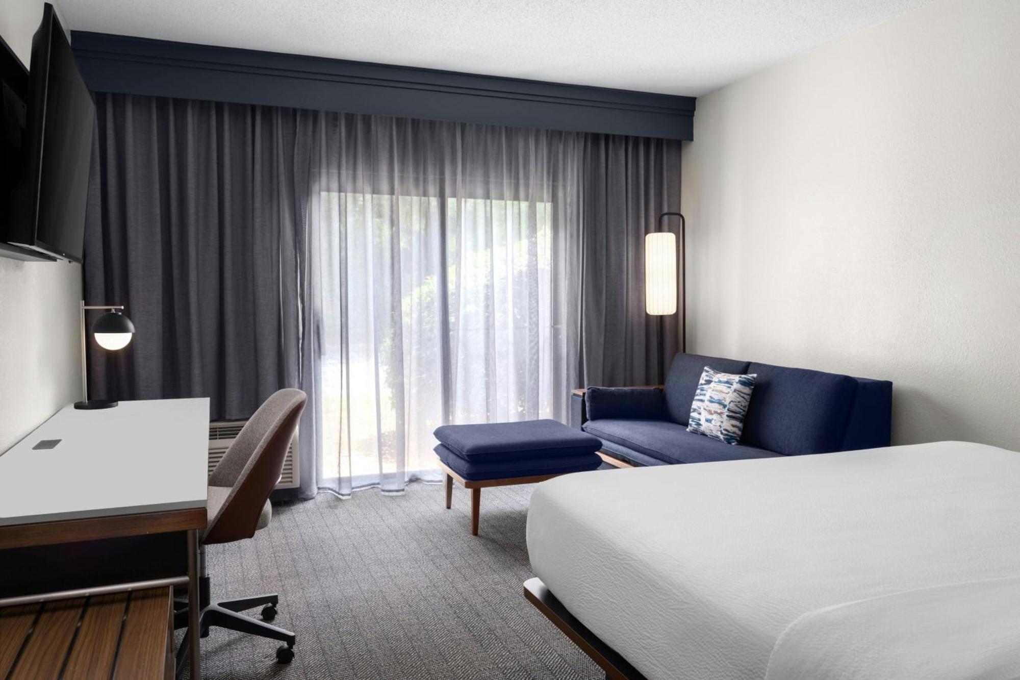 Courtyard Birmingham Хувър Екстериор снимка