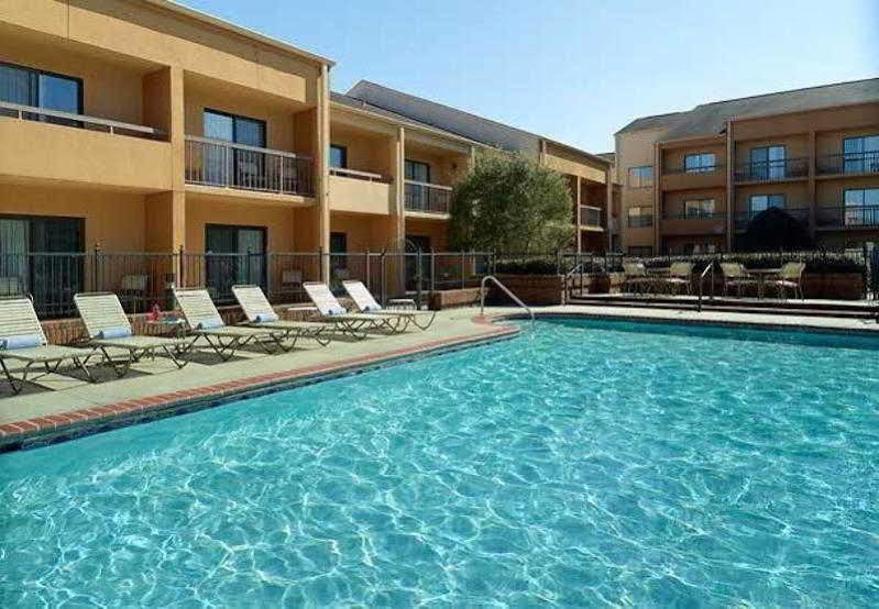 Courtyard Birmingham Хувър Екстериор снимка